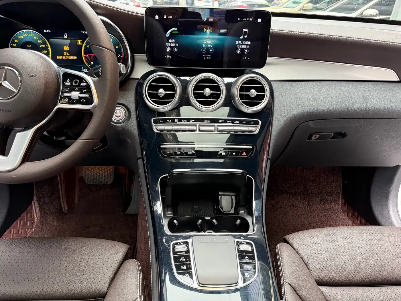 Mercedes-Benz GLC 2020 Facelift GLC 260 L 4MATIC Dynamic фото 18