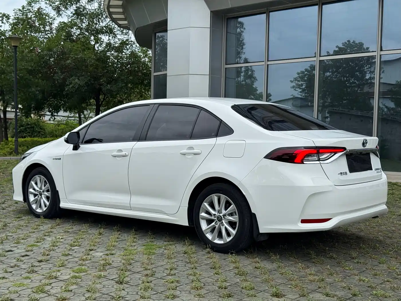 Toyota Corolla 2023 1.8L Smart Hybrid Dual Engine Elite Edition фото 6