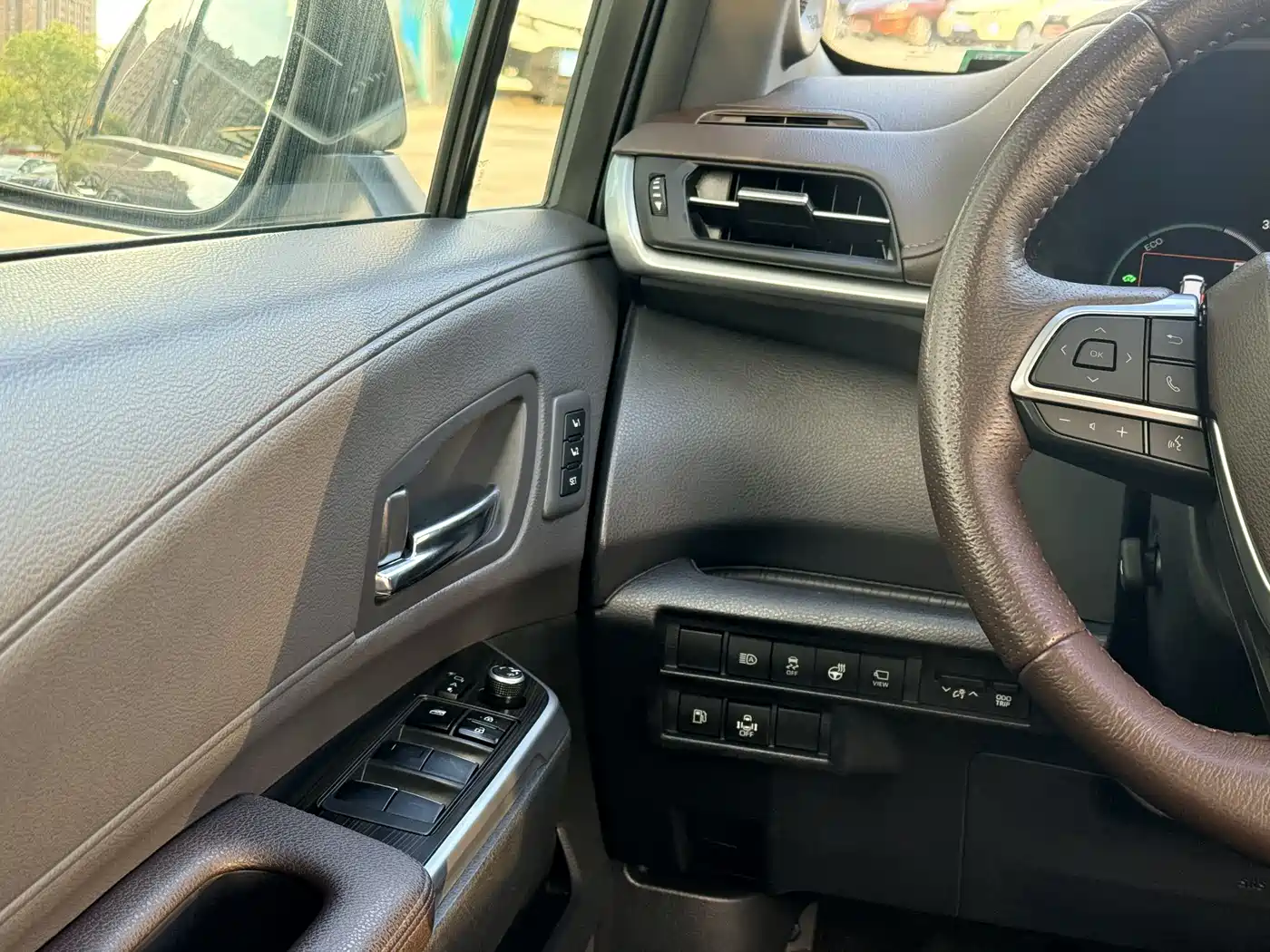 Toyota Granvia 2023 2.5L Hybrid Flagship VIP Edition фото 14