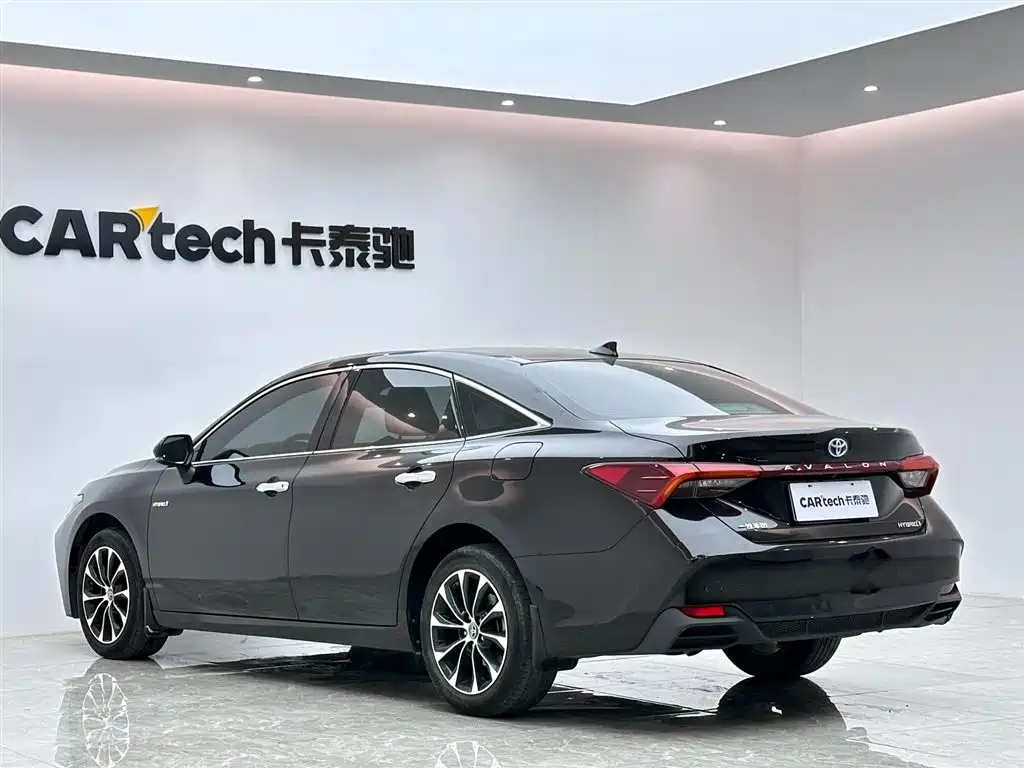 Toyota Avalon 2022 Hybrid 2.5L Luxury Edition фото 3