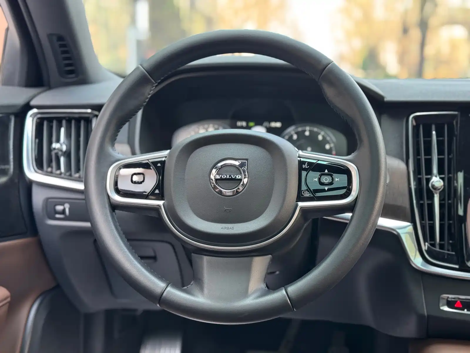 Photo 15 - Volvo V90