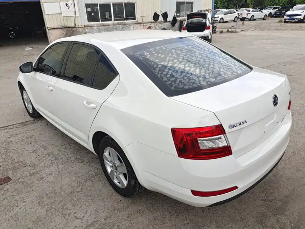 Фото 5 - Škoda Octavia