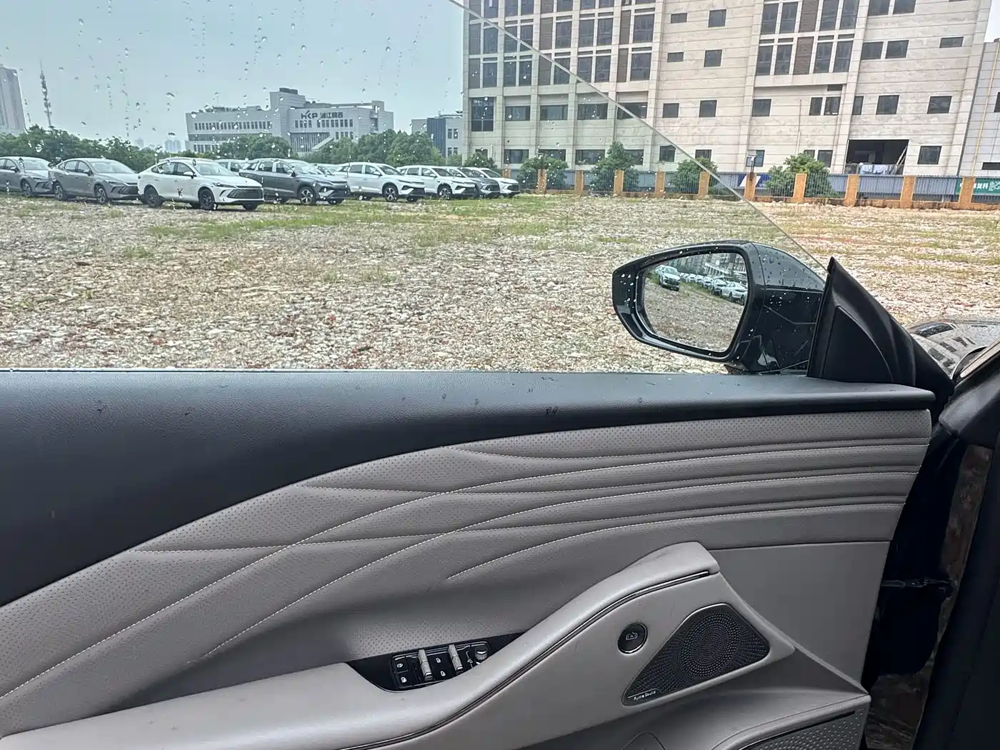 Geely Galaxy Galaxy Xingyao 8 2025 130km EM-i Premium Edition фото 14