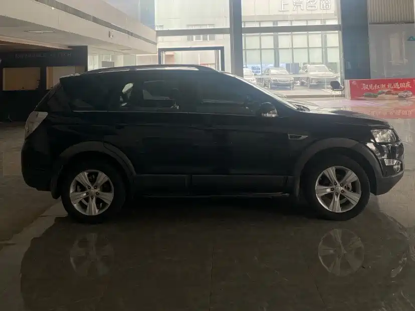 Chevrolet Captiva 2013 2.4L 2WD Urban Edition 7-seater фото 3