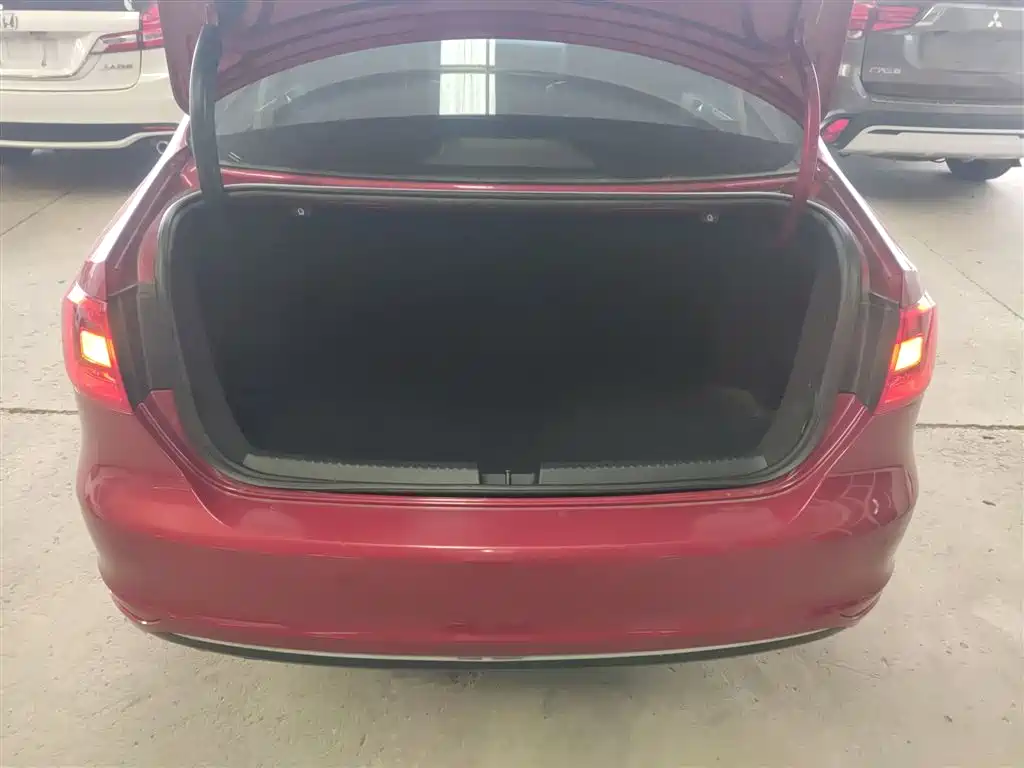 Volkswagen Sagitar 2014 Facelift 1.4TSI Automatic Luxury фото 15