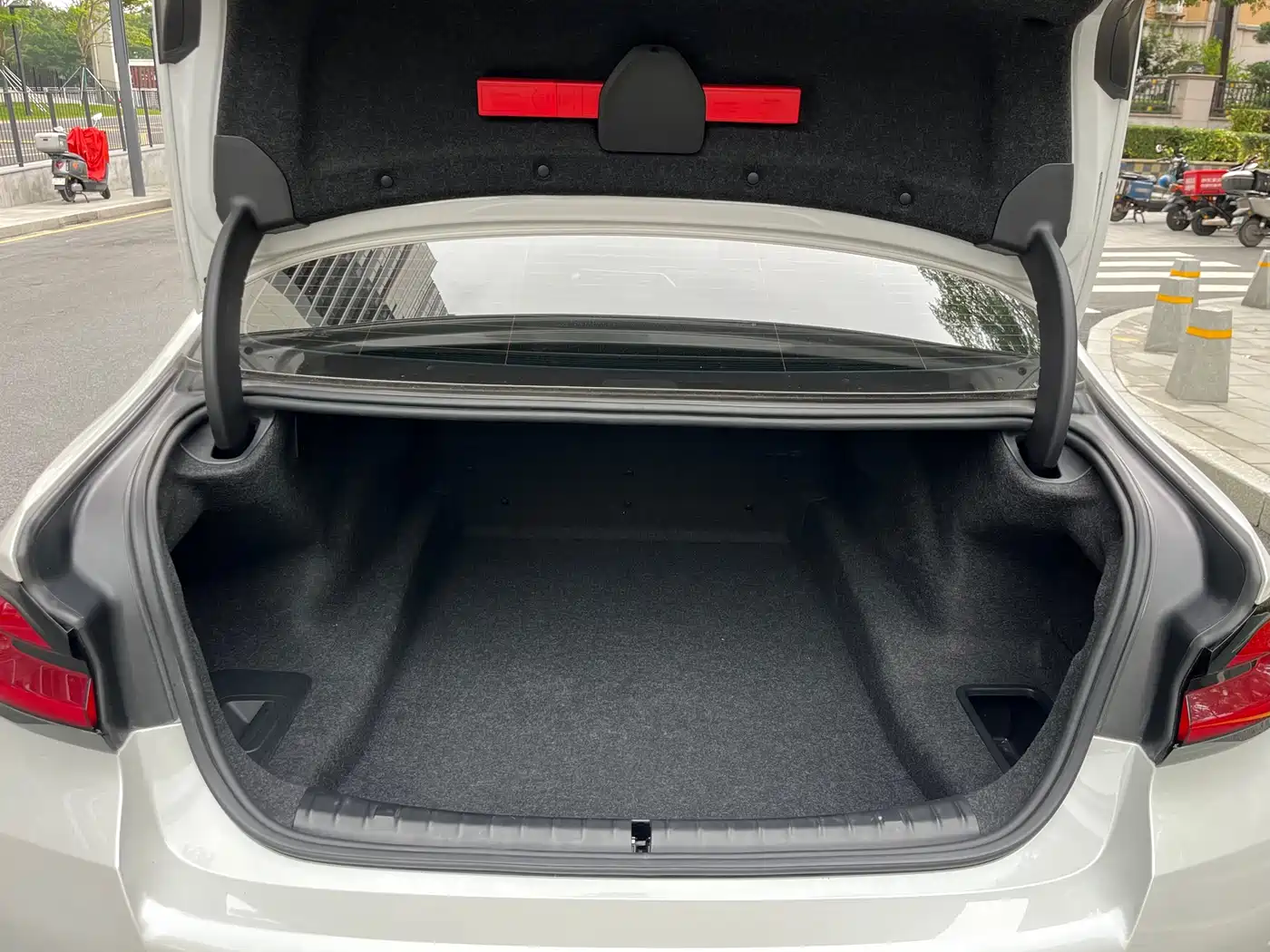 BMW 5 Series 2023 530Li Leading M Sport Package фото 15