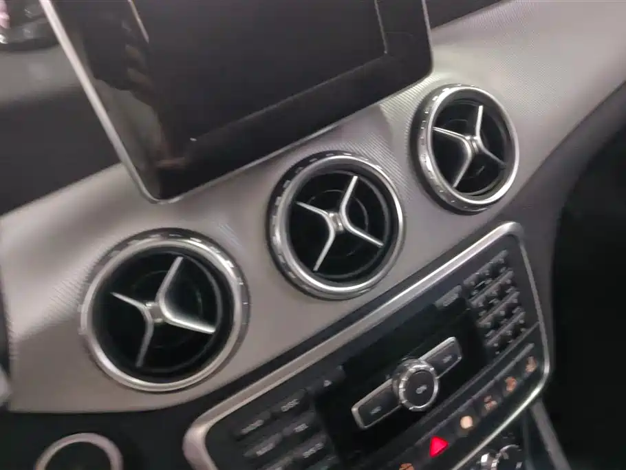 Mercedes-Benz GLA 2015 GLA 220 4MATIC Fashion Edition фото 13