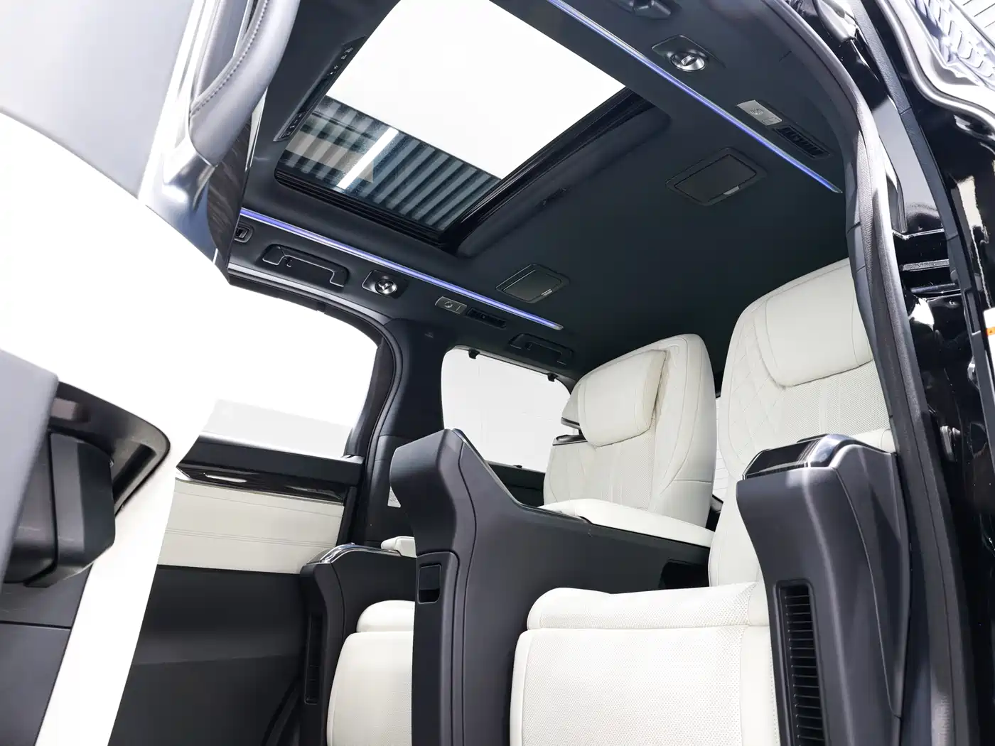 Lexus LM 2020 300h 4-Seat Imperial Edition фото 13