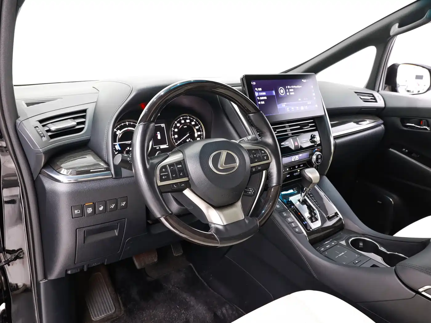 Lexus LM 2020 300h 4-Seat Imperial Edition фото 10