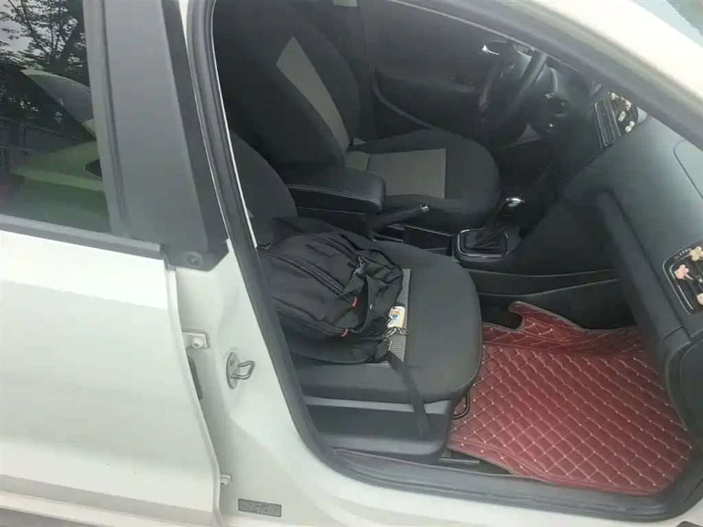 Volkswagen Polo 2016 1.4L Automatic Trend фото 25