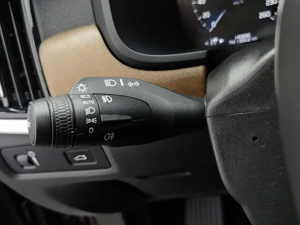 Фото 21 - Volvo S90