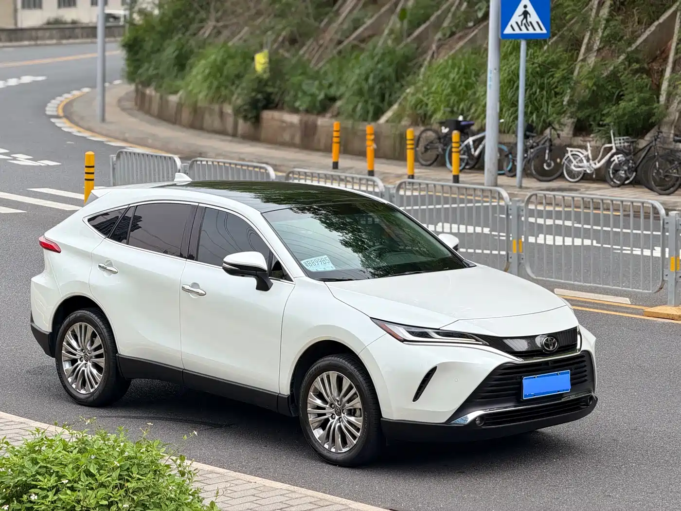Toyota Lingfang HARRIER 2022 2.0L CVT 2WD Premium Edition фото 3
