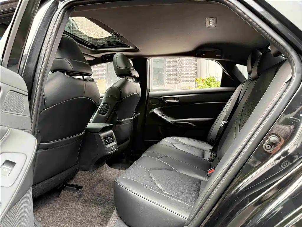 Toyota Avalon 2022 2.0L Luxury Edition фото 6