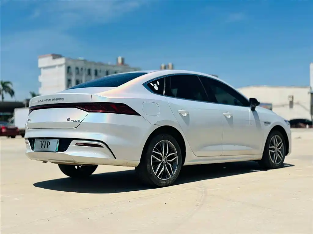 BYD Qin PLUS 2023 Champion Edition DM-i 120KM Excellence фото 7