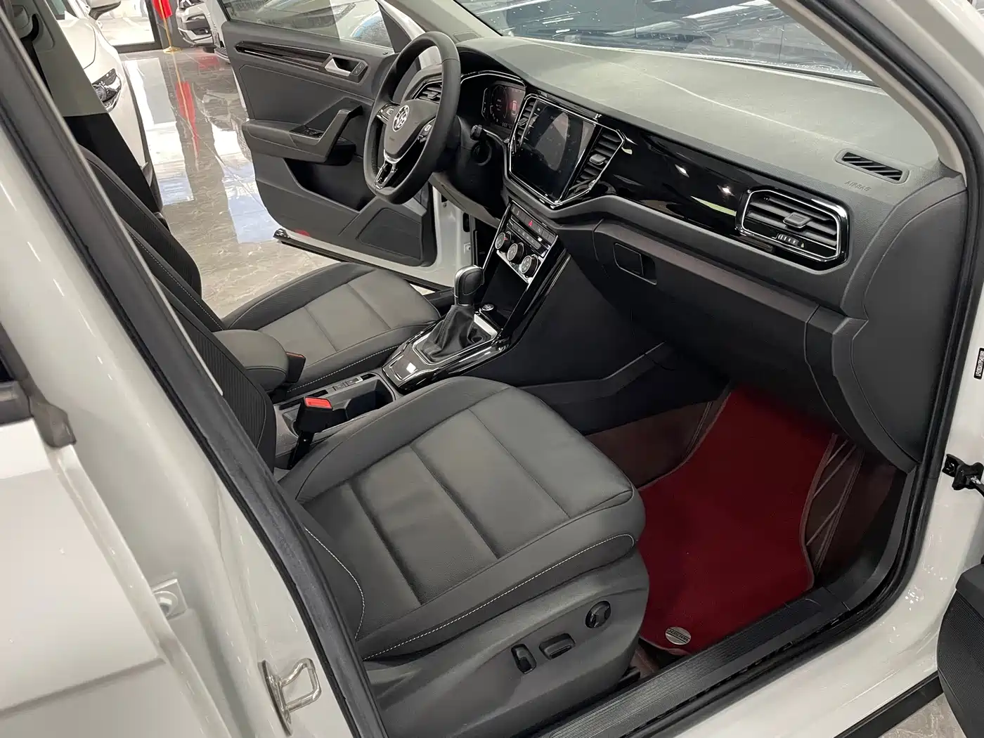 VOLKSWAGEN T-ROC EXPLORING SONGS