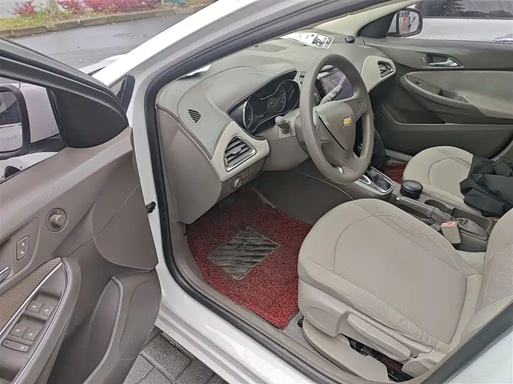 Chevrolet Cruze 2015 1.5L Automatic Fashion Navigation Edition фото 16