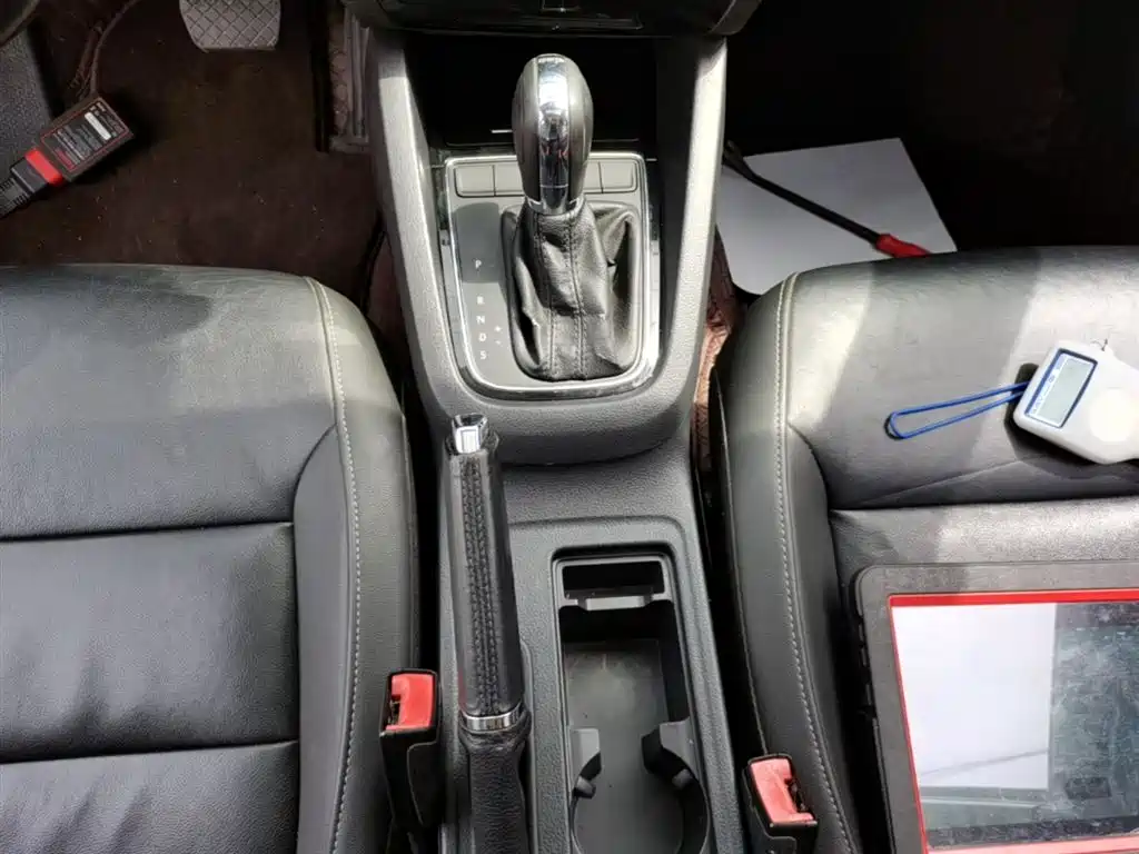 Volkswagen Sagitar 2016 230TSI 25th Anniversary Edition фото 14