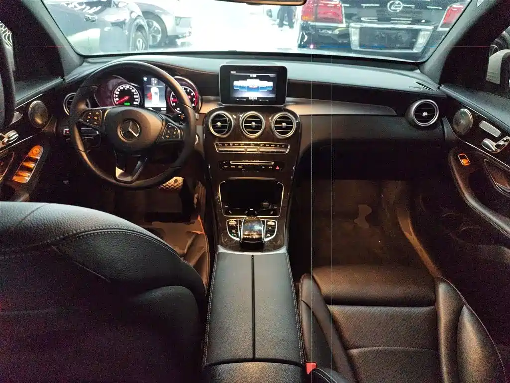Mercedes-Benz GLC 2019 Facelift GLC 260 L 4MATIC Luxury фото 10