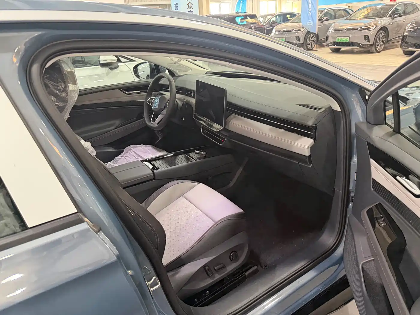 VOLKSWAGEN ID.7 VIZZION