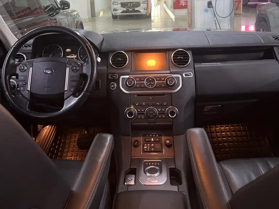 Land Rover Discovery 2014 3.0 SDV6 HSE Diesel фото 4