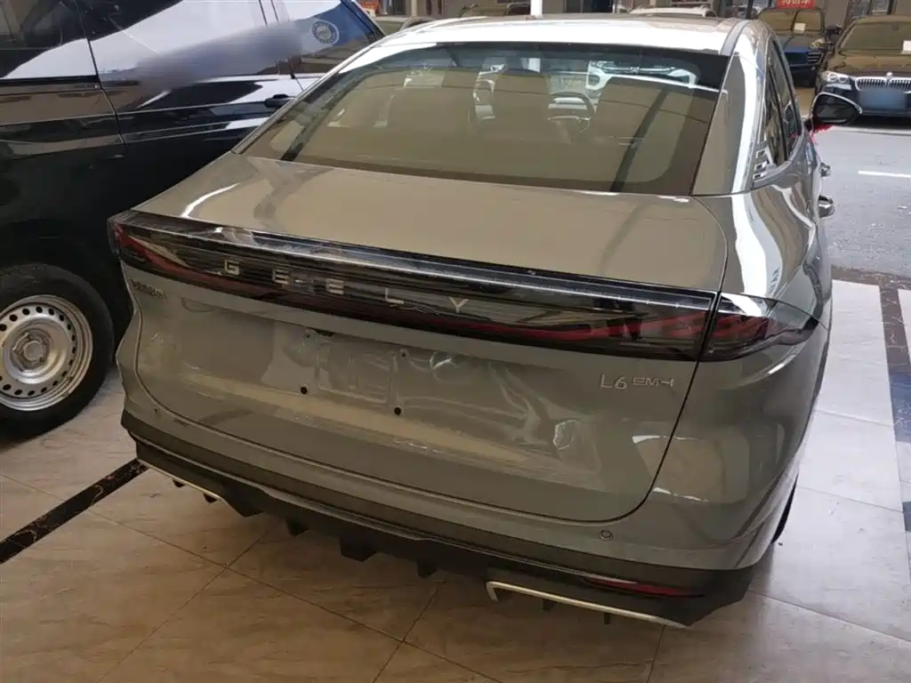 Geely Galaxy Galaxy L6 2025 EM-i 60km Voyage Edition фото 6
