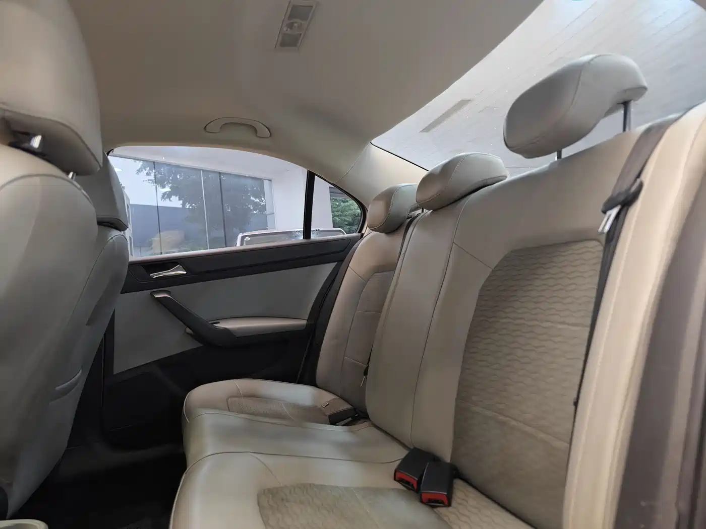 Škoda Rapid 2016 1.6L Automatic Pioneer Edition фото 22
