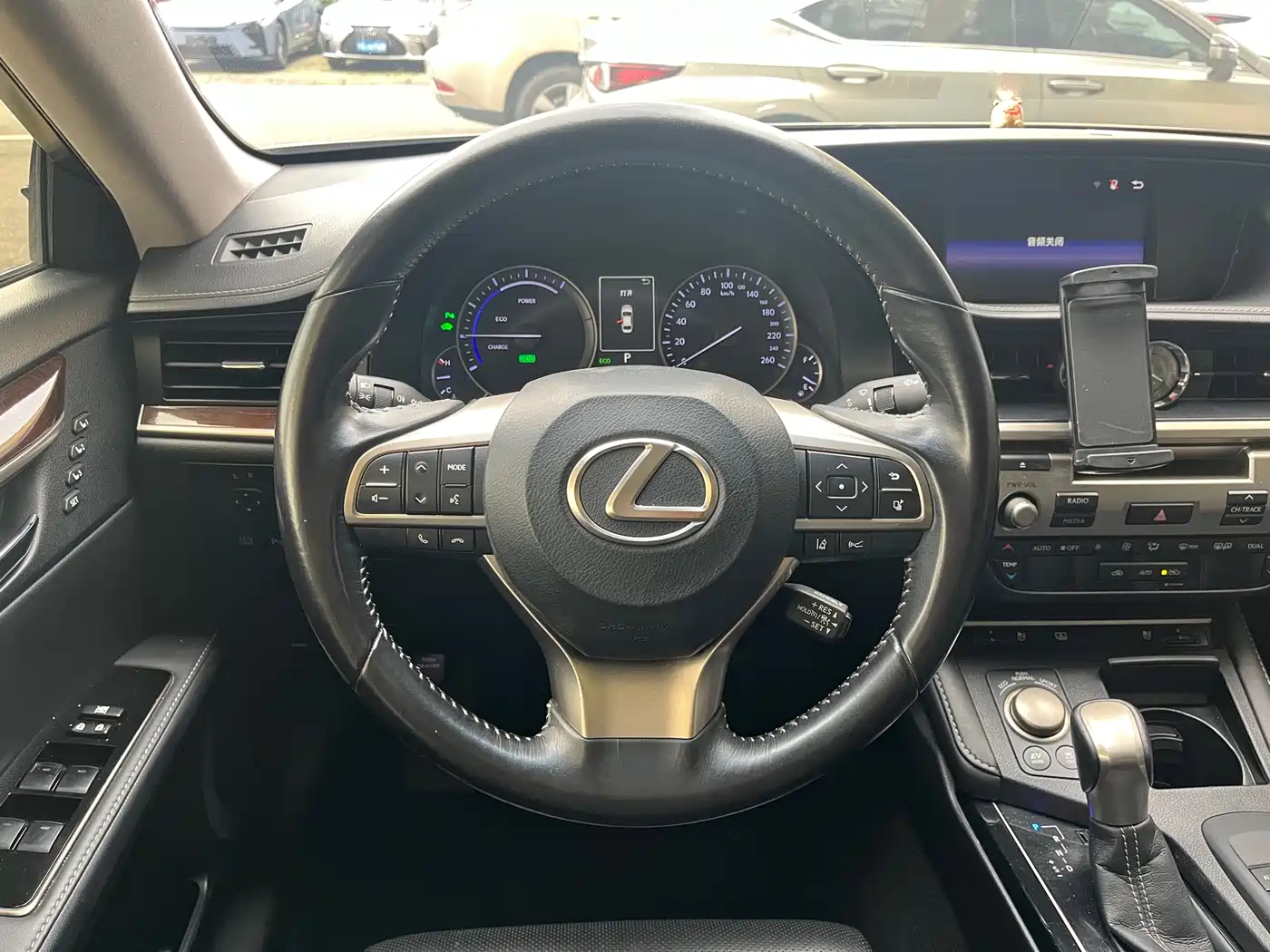 Lexus ES 2015 300h Luxury Edition фото 15