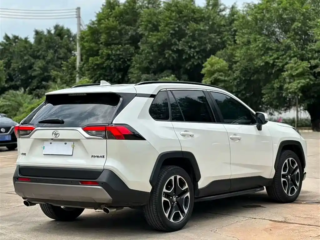 Toyota RAV4 Rongfang 2020 2.0L CVT 2WD Prestige Edition фото 13