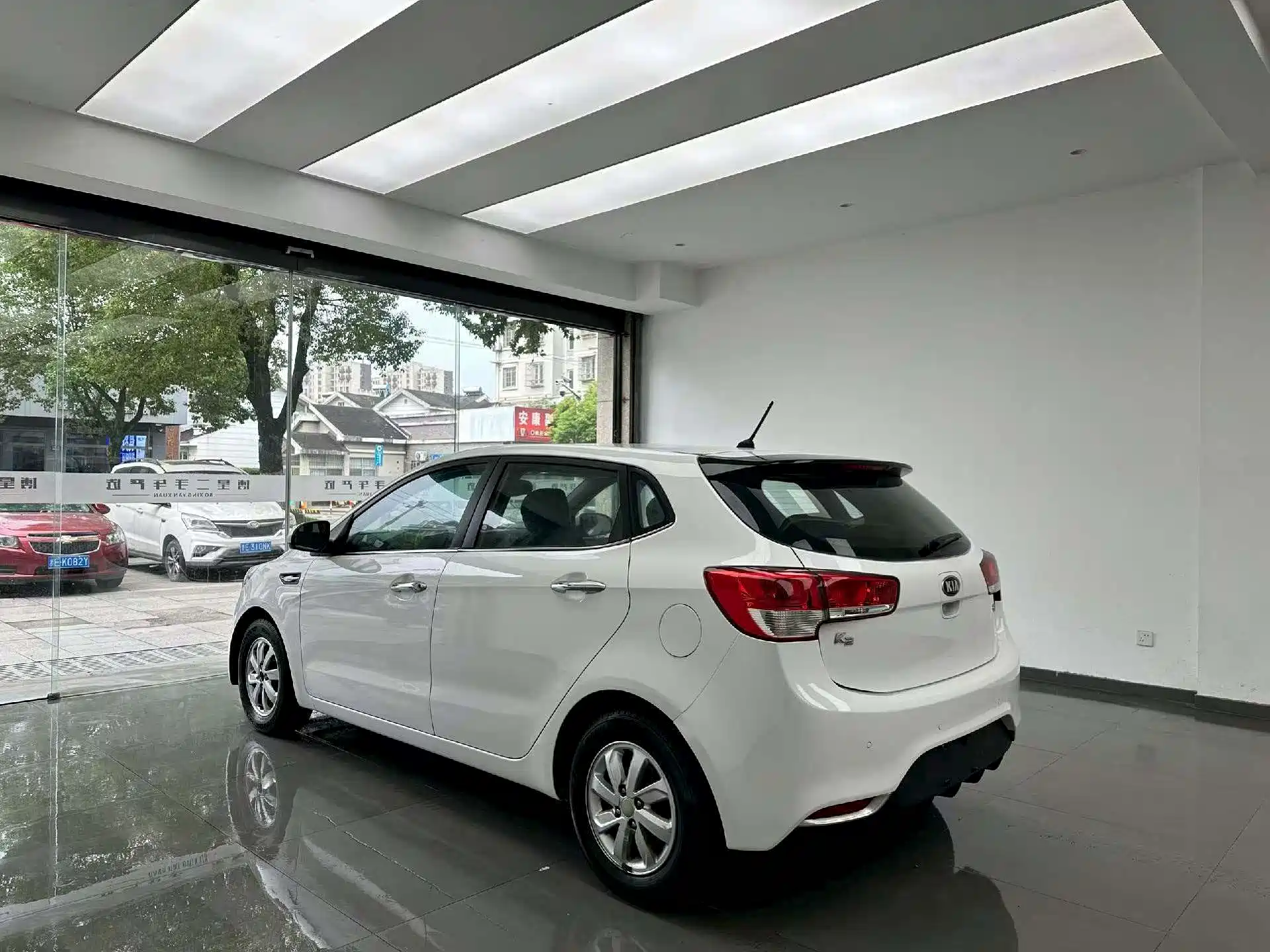 Photo 7 - Kia K2