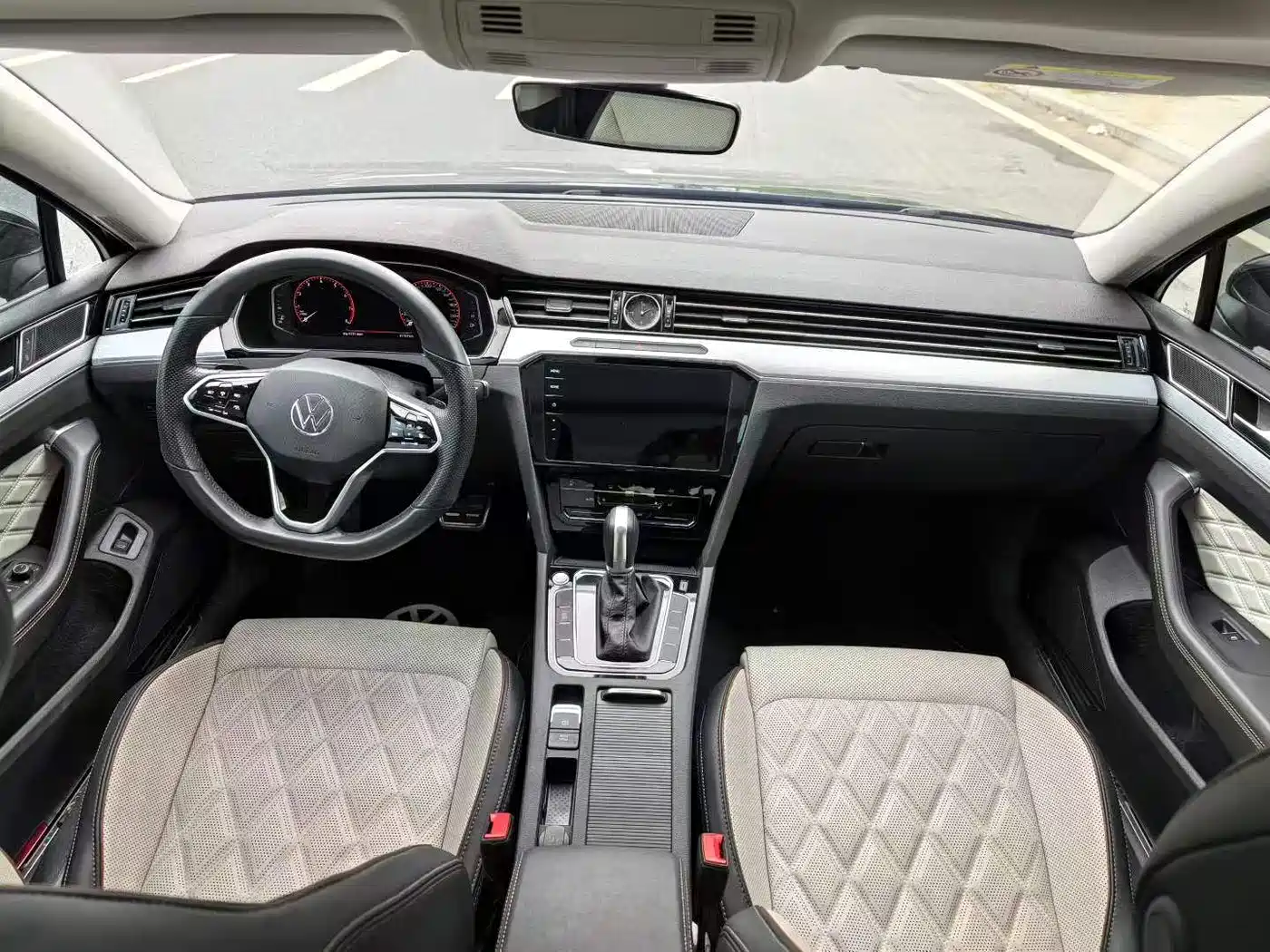 Volkswagen Magotan 2023 Model 2 Million Commemorative Edition 330TSI DSG Luxury фото 6