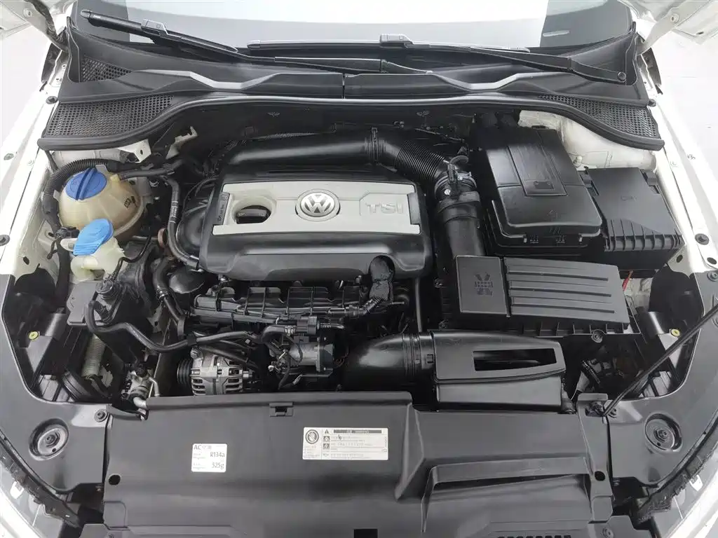 Volkswagen Scirocco 2011 2.0TSI R-Line фото 6