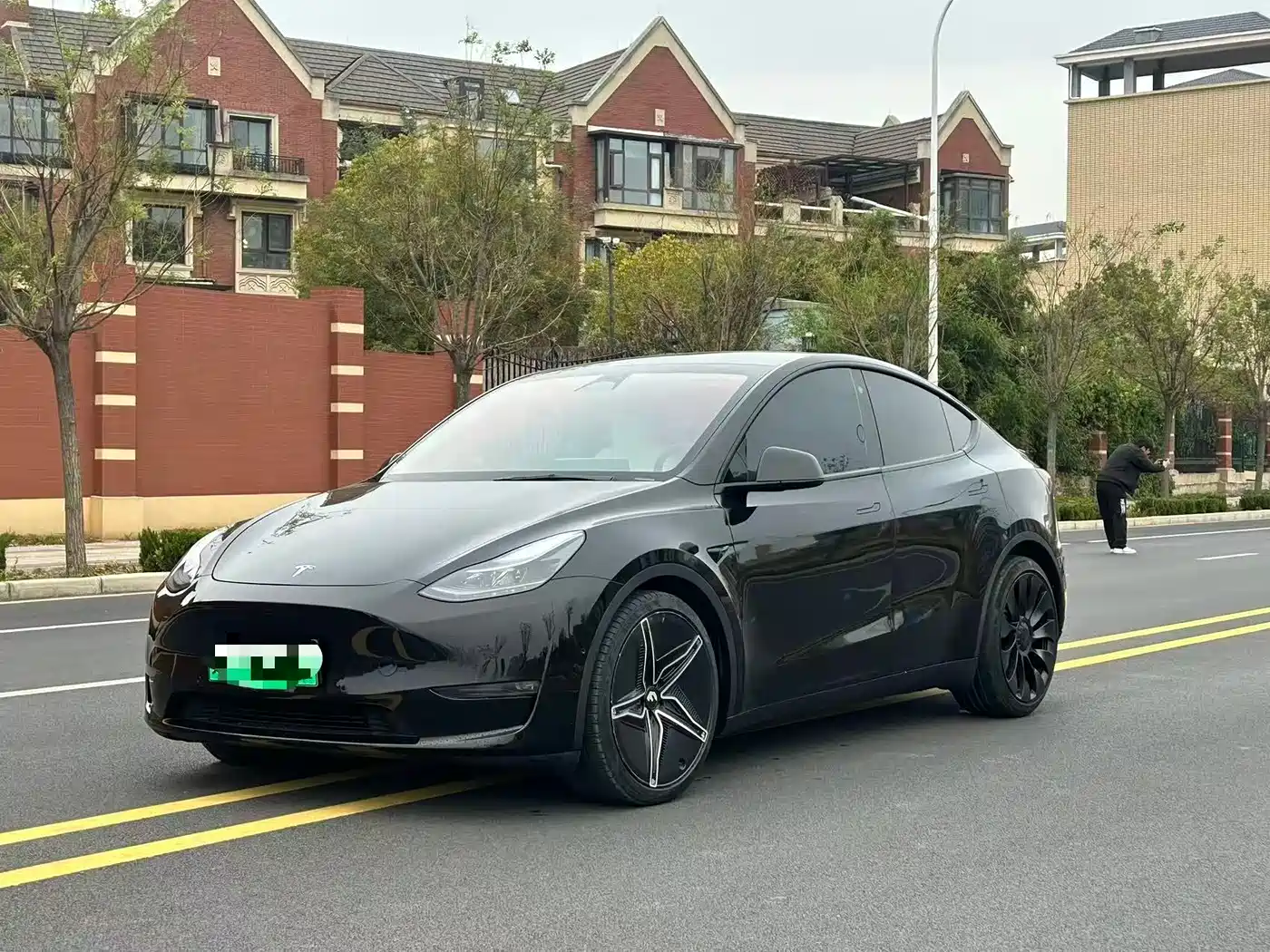 TESLA MODEL Y