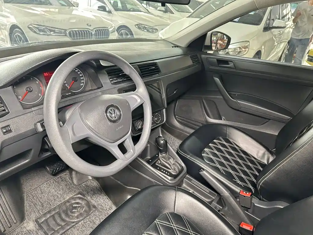 VOLKSWAGEN SANTANA