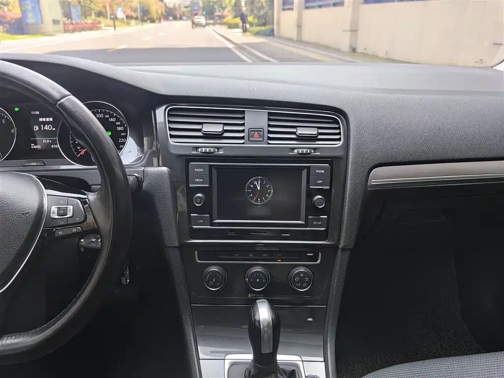 Volkswagen Golf 2018 1.6L Automatic Comfort фото 10