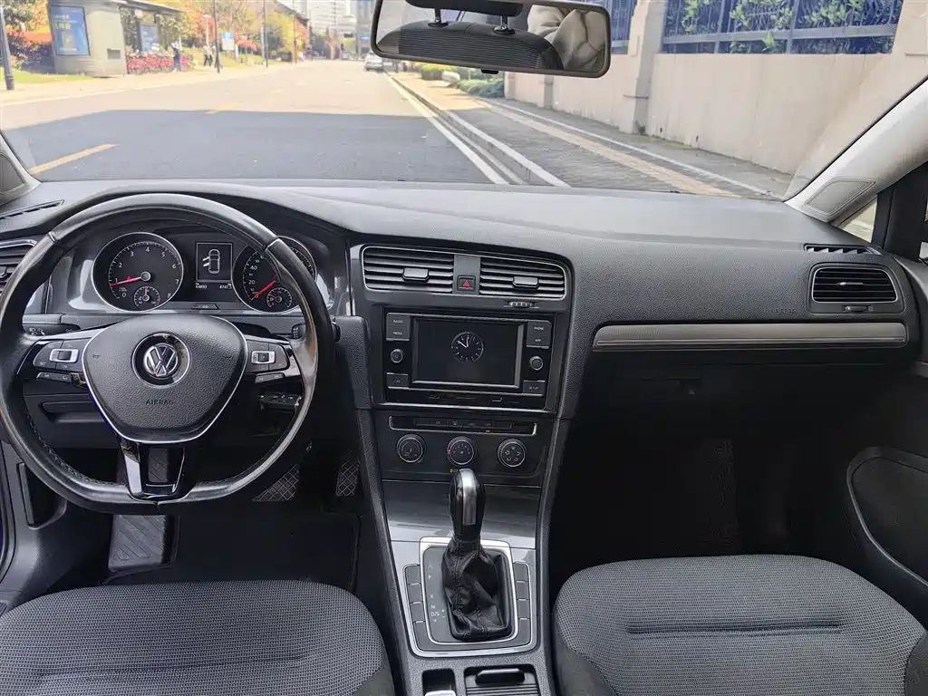 Volkswagen Golf 2018 1.6L Automatic Comfort фото 23