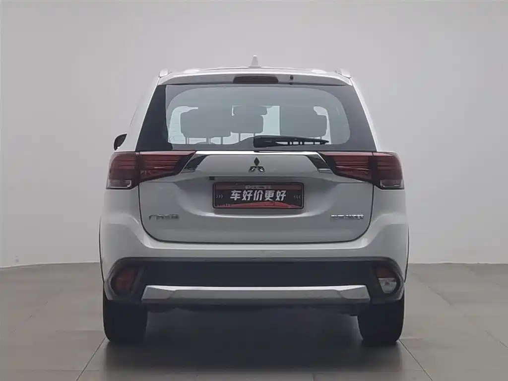 Mitsubishi Outlander 2018 2.0L 2WD Jiale Edition 7-seater фото 4