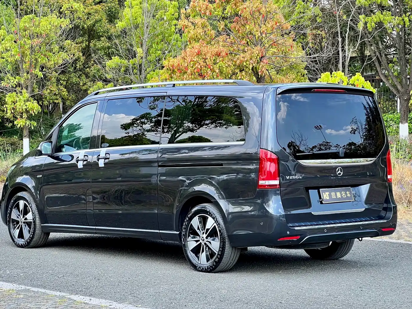 Mercedes-Benz V-Class 2020 Model V 260 L Long Wheelbase Luxury фото 13
