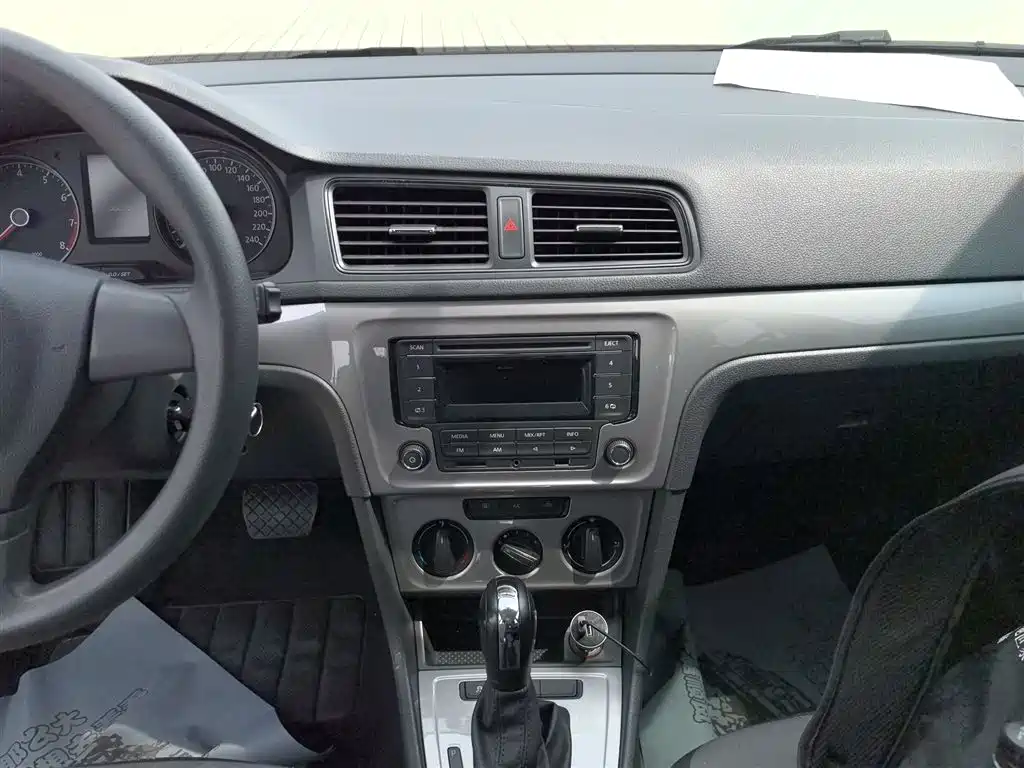 Volkswagen Lavida Tour 2013 1.6L Automatic Trend Style фото 9