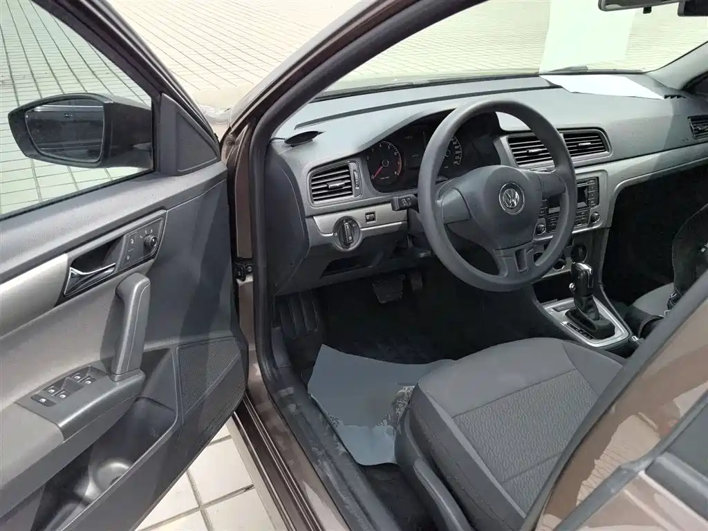 Volkswagen Lavida Tour 2013 1.6L Automatic Trend Style фото 12