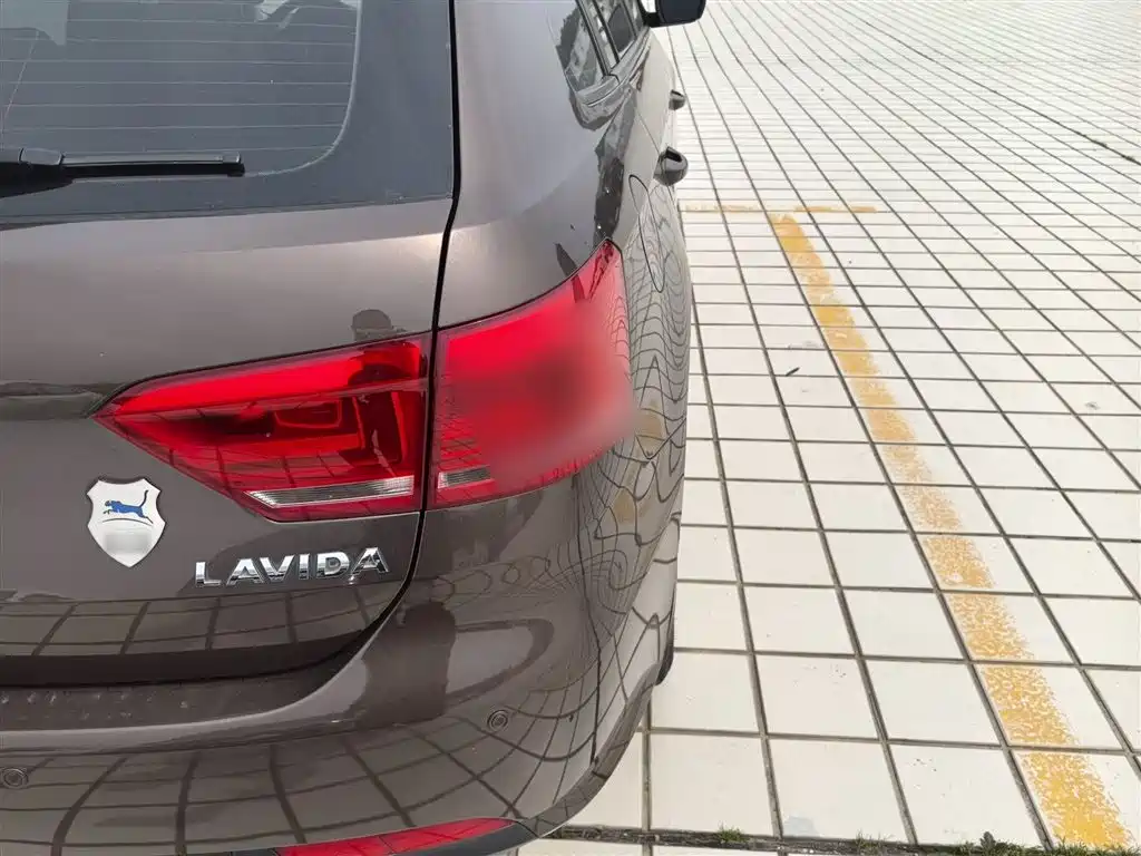 Volkswagen Lavida Tour 2013 1.6L Automatic Trend Style фото 24