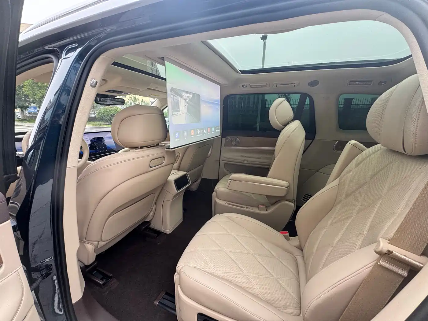 AITO Wenjie AITO M9 2025 Extended Range Ultra 52kWh 6-Seater фото 8