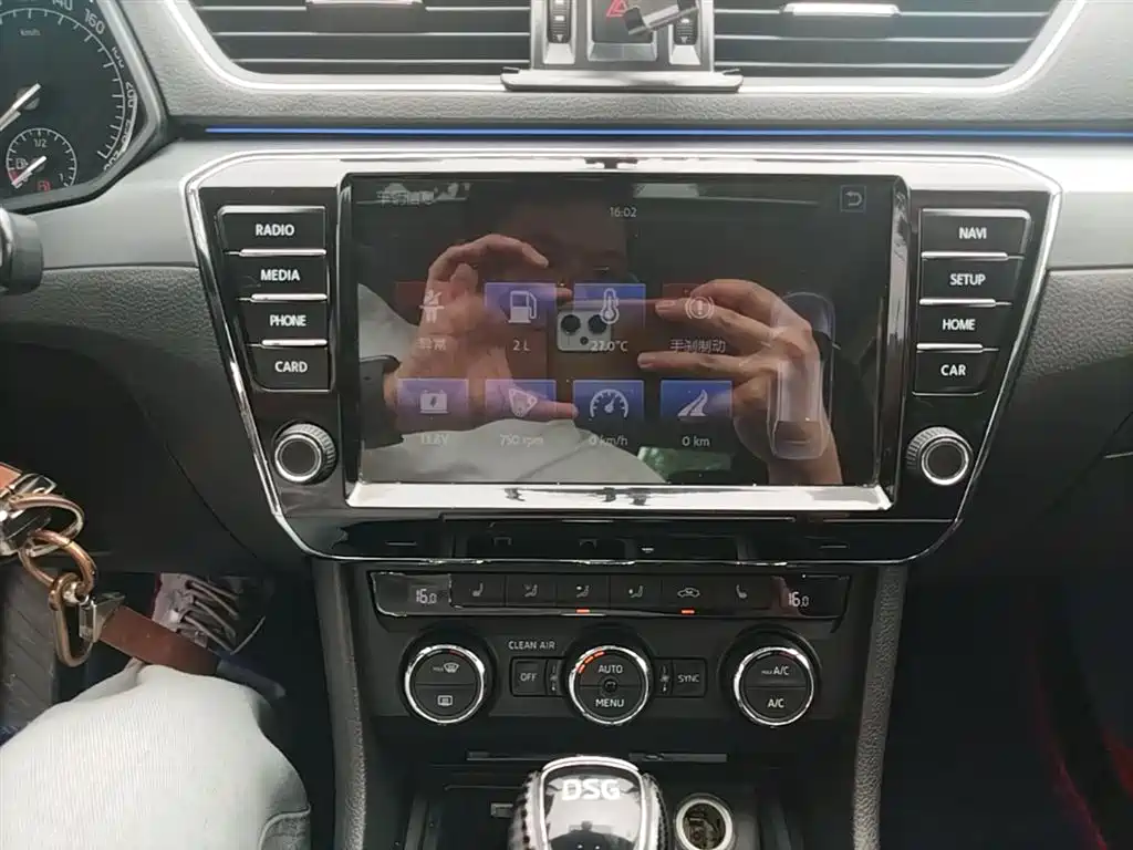 Škoda Superb 2016 TSI280 DSG Pioneer Edition фото 13