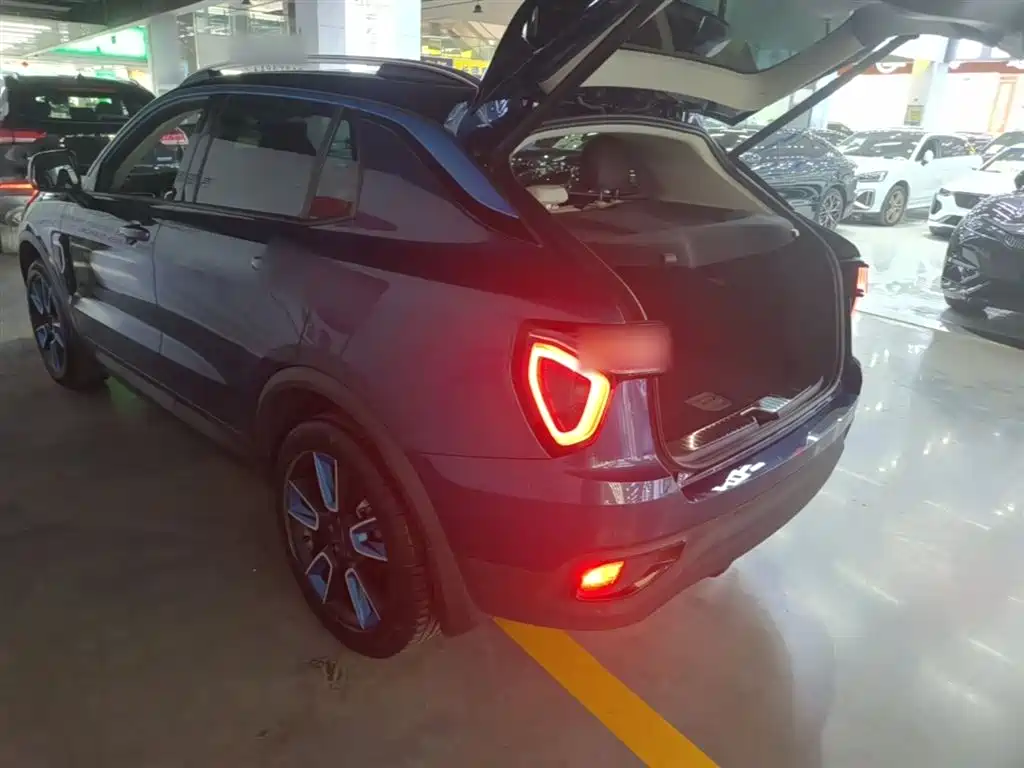 Lynk & Co 01 2017 2.0T 2WD Pro Shine Edition фото 5