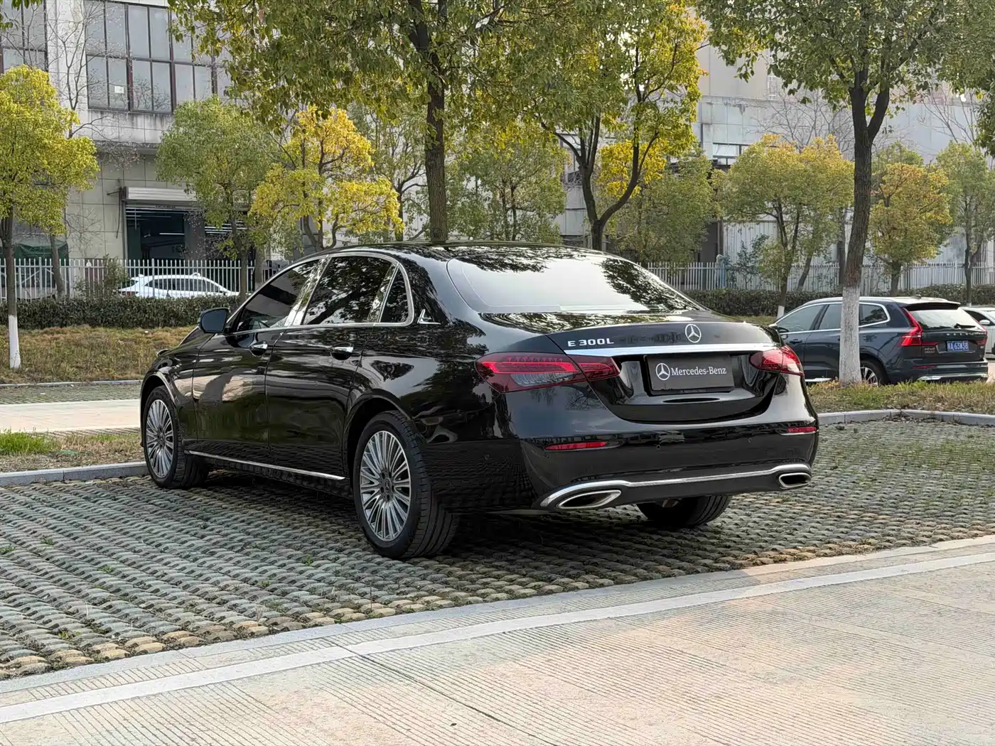 Mercedes-Benz E-Class 2023 E 300 L Fashion фото 6