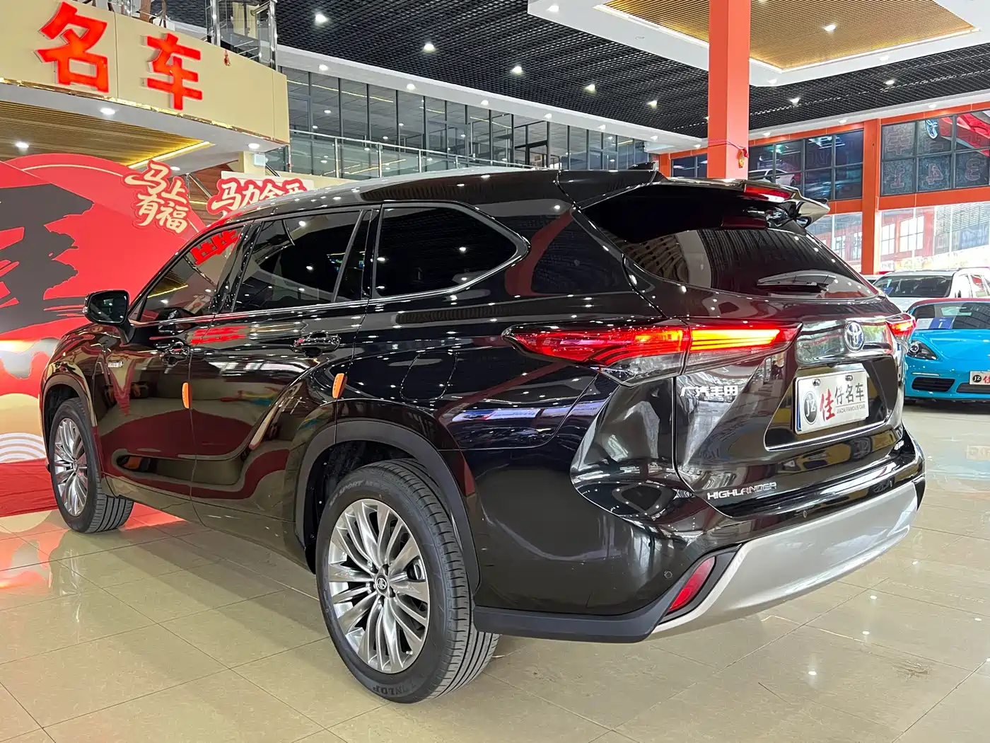 Toyota Highlander 2022 Model Dual Engine 2.5L 4WD Premium Edition 7-Seater фото 5