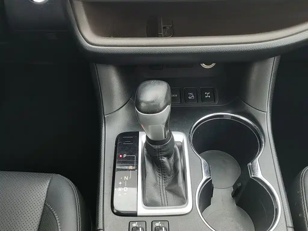 TOYOTA HIGHLANDER