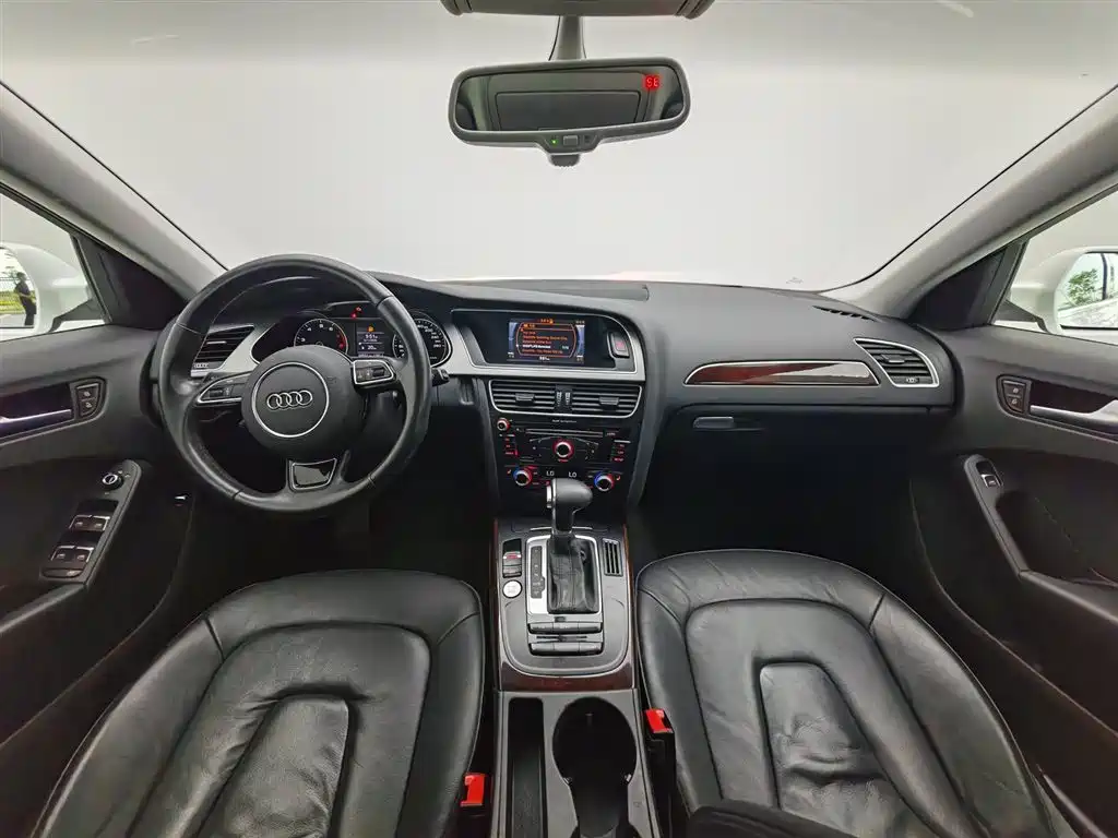 Audi A4L 2016 35 TFSI Collector's Edition S line Comfort фото 5