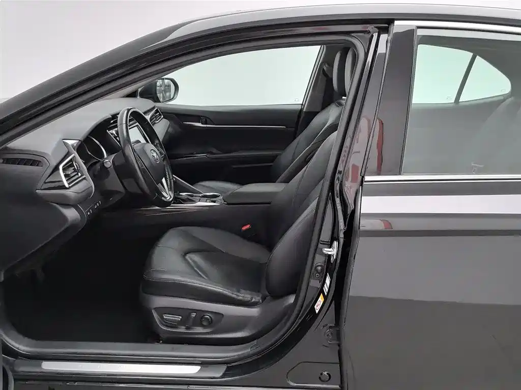 Toyota Camry 2018 2.0G Luxury Edition фото 10
