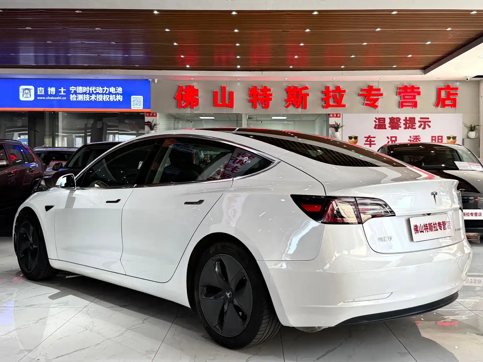 Фото 3 - Tesla Model 3
