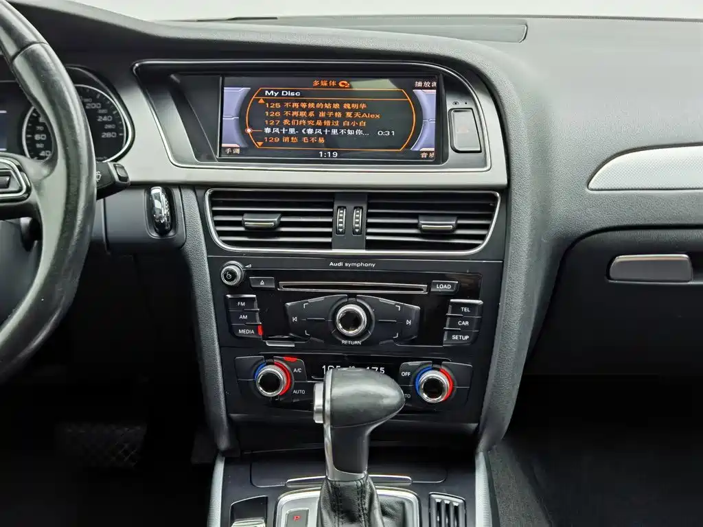 Фото 12 - Audi A4L